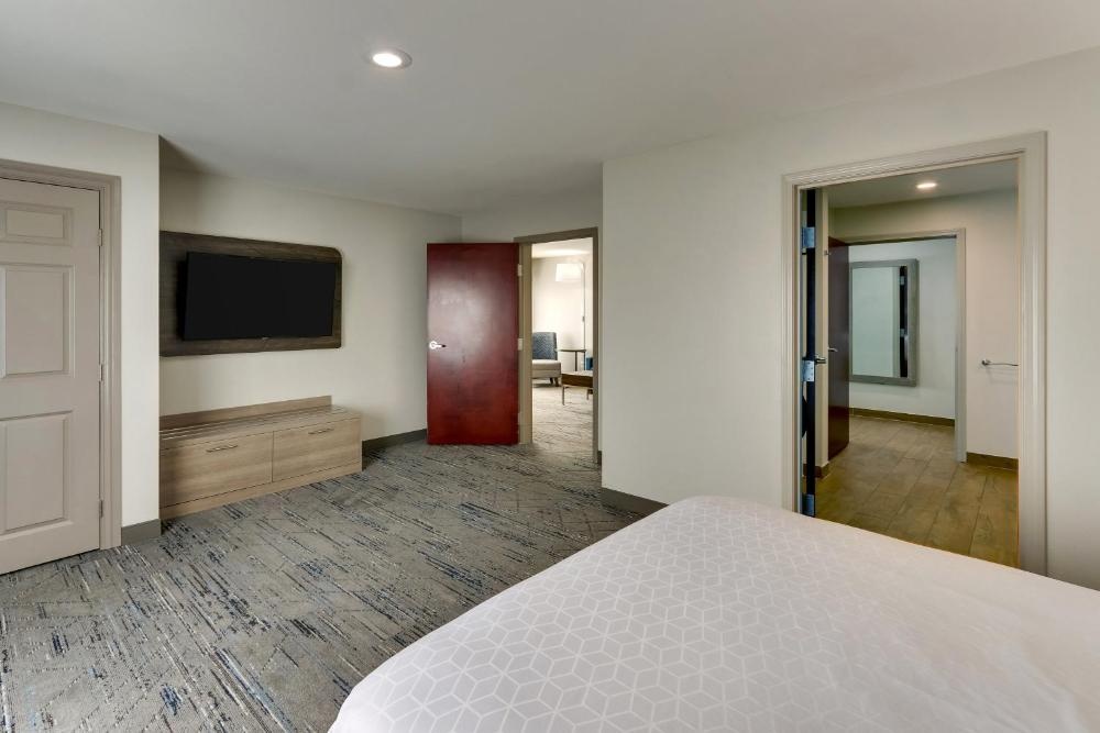 Holiday Inn Express & Suites - Ardmore, an IHG Hotel Image 10