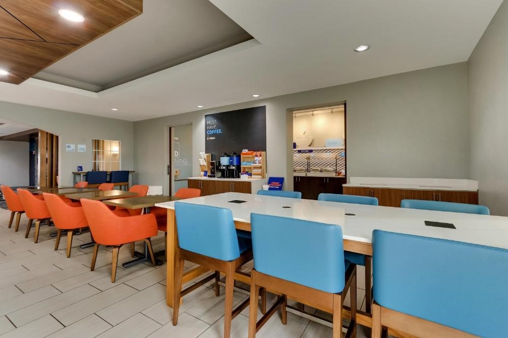 Holiday Inn Express & Suites - Ardmore, an IHG Hotel Image 17