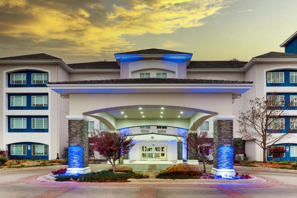 Holiday Inn Express & Suites - Ardmore, an IHG Hotel Image 6
