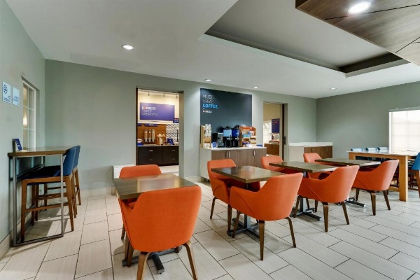 Holiday Inn Express & Suites - Ardmore, an IHG Hotel image 12