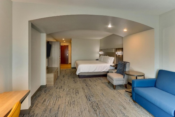Holiday Inn Express & Suites - Ardmore, an IHG Hotel image 3